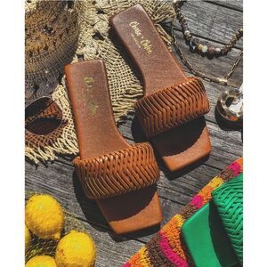 🌴🌺Mar y Sol Collection// Tan woven on band Slide
